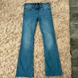 Hollister low rise boot cut jeans in a size 25
